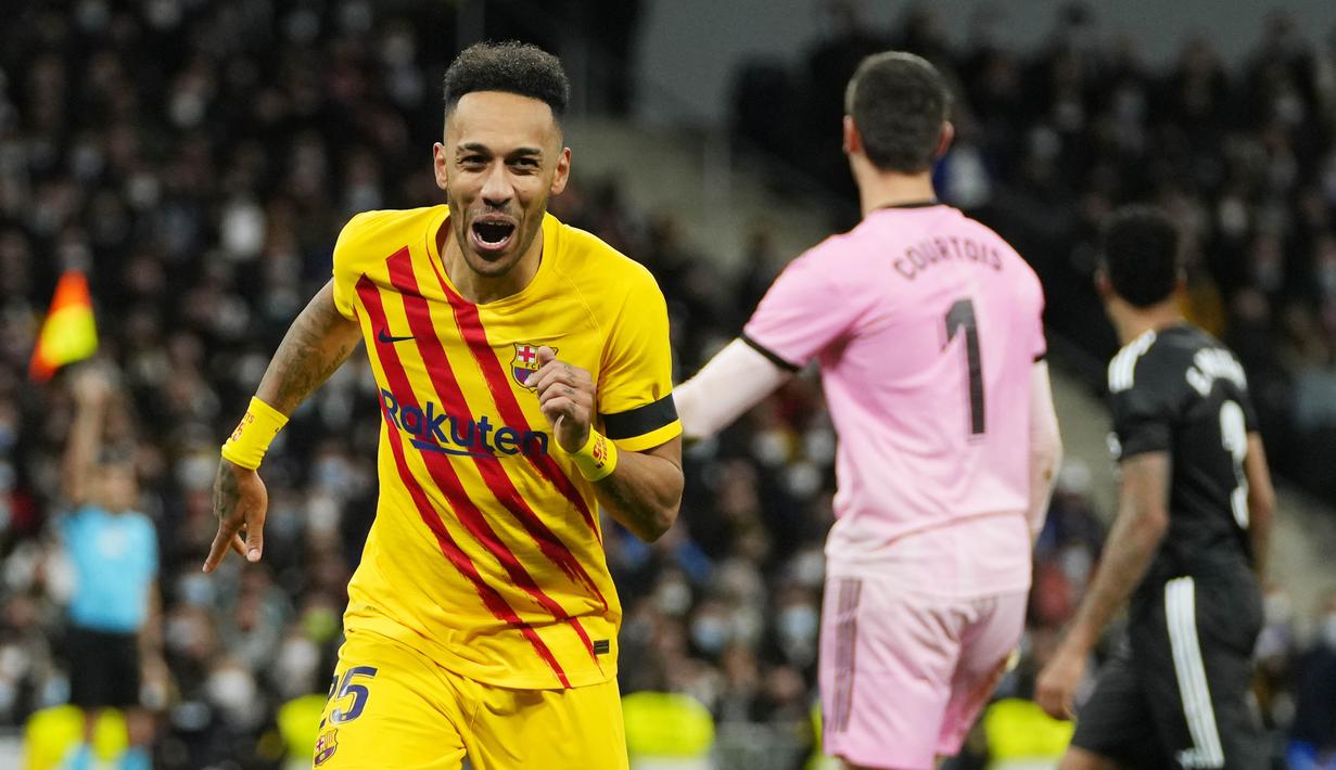 Pierre-Emerick Aubameyang - Barcelona nampaknya tak salah mendatangkan bomber Arsenal ini ke Camp Nou. Pemain Timnas Gabon itu kembali menunjukan ketajaman dengan mencetak sembilan gol untuk Barca. (AFP/Josep Lago)