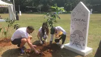 Selebrasi hari jadi L'Oreal Indonesia yang mengusung semangat berbagi pada sesama dan berkontribusi untuk Bumi dalam agenda L'Oreal Citizen Day 2023 yang digelar di SOS Children's Village Jakarta, Cibubur,Jakarta Timur. (Liputan6.com/Putu Elmira)