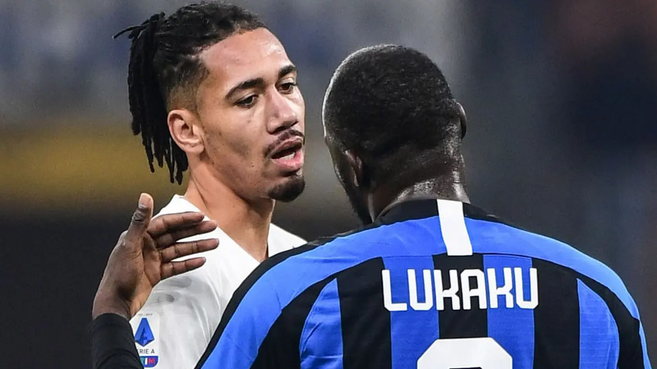 Chris Smalling dan Romelu Lukaku