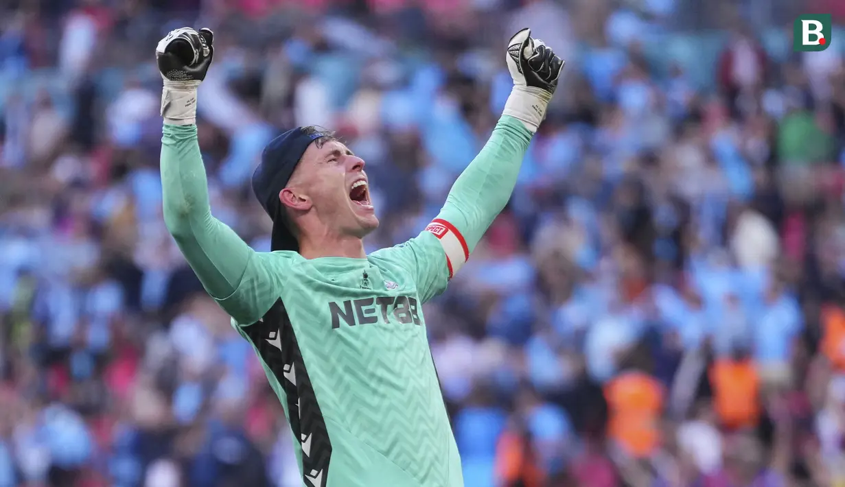 Kiper Crystal Palace, Dean Henderson merayakan kemenangan timnya atas Manchester City dalam laga final Piala FA 2024/2025 di Stadion Wembley, London, Inggris, Sabtu (17/05/2025) waktu setempat. (AP Photo/Kirsty Wigglesworth)