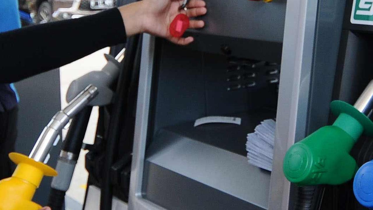Selanjutnya Revvo 95 sebelumnya Rp14.900 per liter kini turun di angka Rp14.000 per liter atau turun Rp900 per liter.
