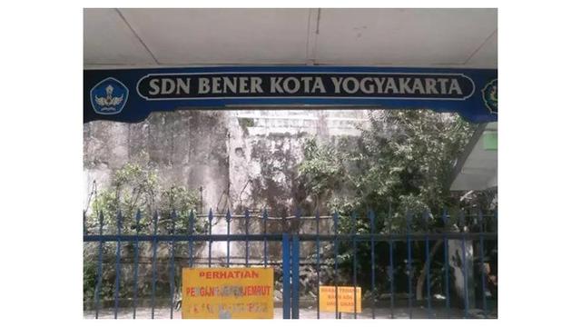 6 Nama Sekolah Pakai Bahasa Kekinian Ini Bikin Heran, Kocak Tapi Benar Adanya