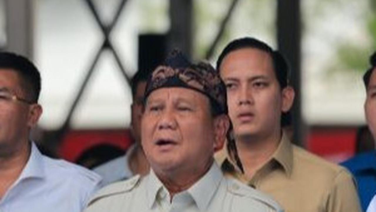 Hashim: Prabowo Enggak Bakal Mundur dari Menhan, Cukup Pak Mahfud Saja