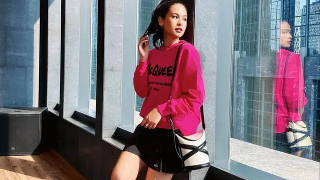 Gemar Kenakan Outfit Pastel Cerah, Intip 6 Gaya Kasual Maudy Ayunda yang Segar!