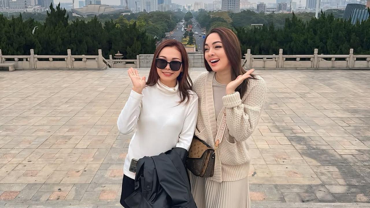 Potret Reisa Broto Asmoro Liburan di Zhuhai Tiongkok, Tampil Ceria dengan Outfit Casual