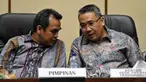 Menteri Desa  Pembangunan Daerah Tertinggal  dan Transmigrasi Eko Putro Sandjojo (kanan) bersama Ketua Fraksi Partai Gerindra Ahmad Muzani saat menghadiri bedah buku di Kompleks Parlemen, Senayan, Jakarta, (28/7).(Liputan6.com/Johan Tallo)