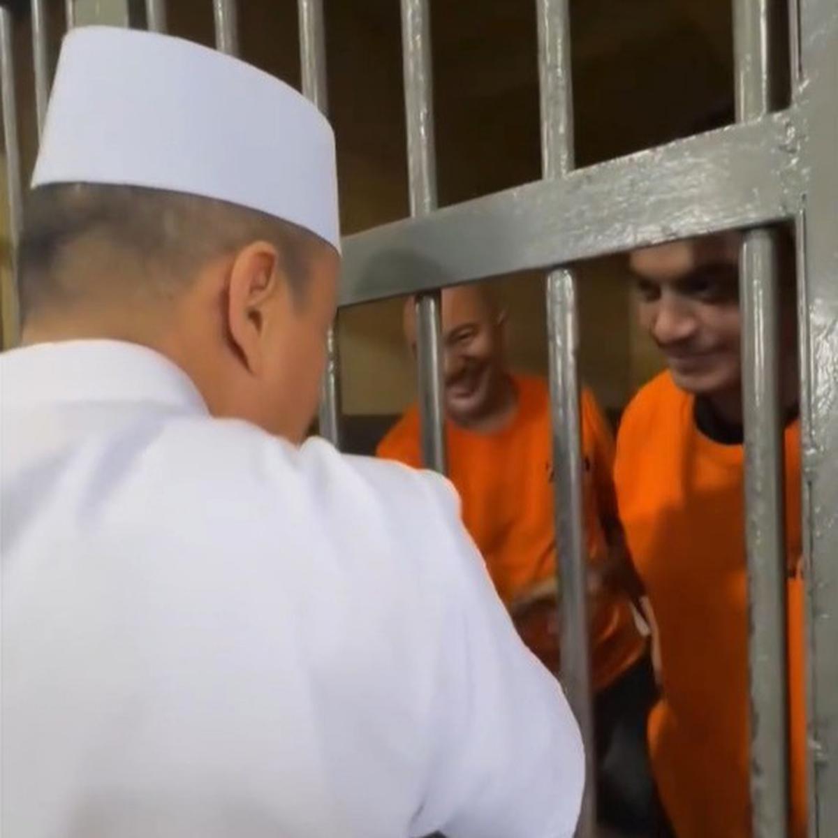 Tak Lagi Berambut Keriting, Ini 5  Potret Terbaru Vadel Badjiedeh Usai Sebulan Ditahan Polres Jaksel