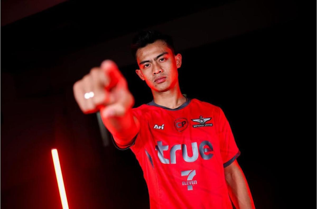 Perjalanan Baru Pratama Arhan di Bangkok United, Didampingi Azizah Salsha Saat Tanda Tangan Kontrak