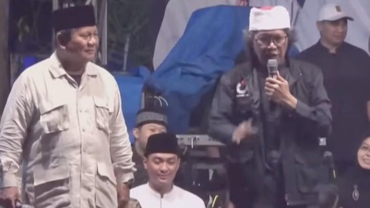 Video tersebut diambil ketika Prabowo menghadiri acara Sinau Bareng Cak Nun di Trowulan, Jawa Timur.