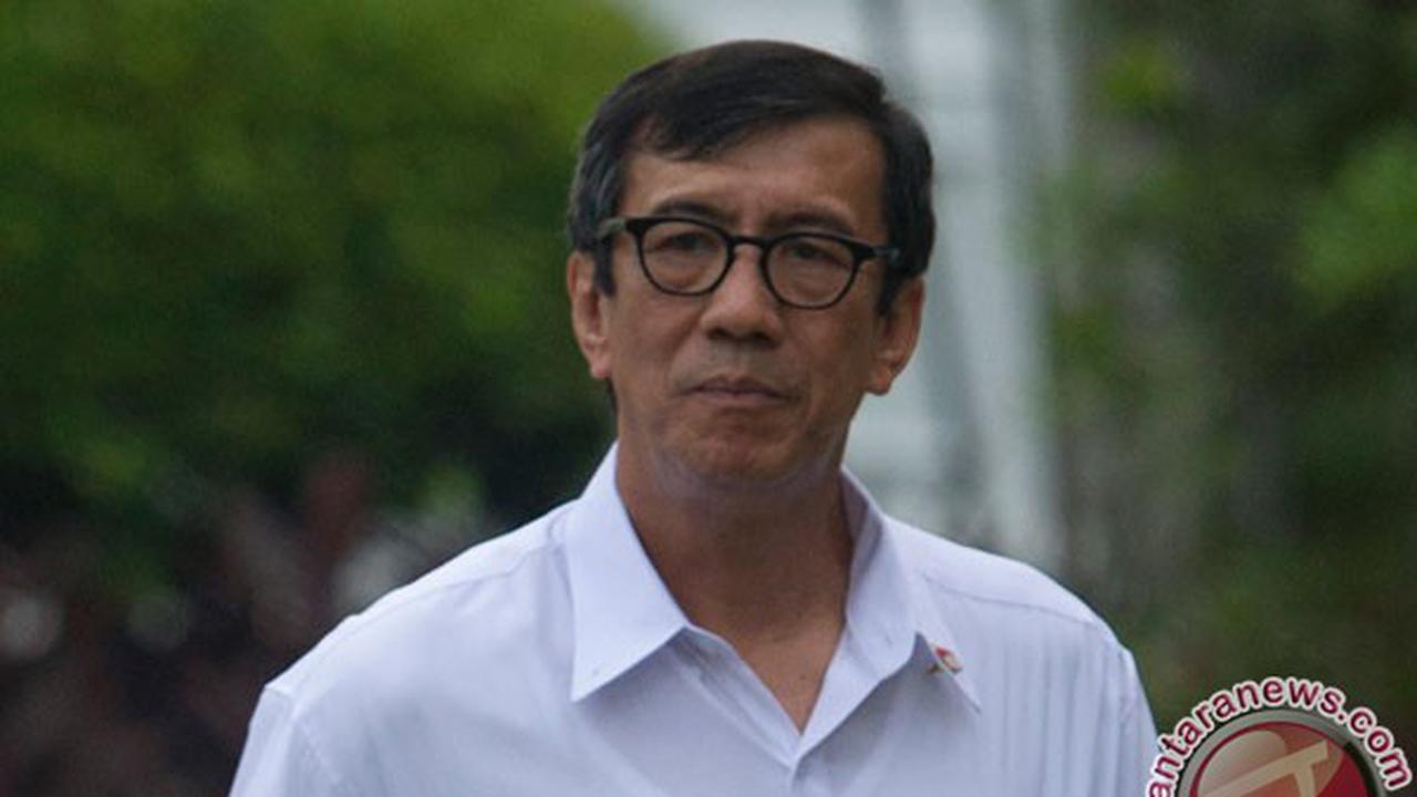 Sertijab Menkumham, Amir dan Yasonna Saling Balas Pantun