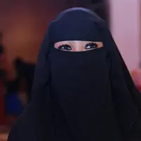 Telah memakai cadar, kini Soraya Abdullah mengoptimalkan penampilannya terutama pada bagian mata. Karena hanya mata salah satu bagian tubuhnya yang kini bisa indera oleh orang yang bukan muhrimnya. (Galih W. Satria/Bintang.com)