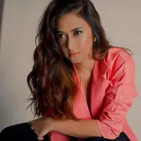 Dalam unggahan foto di Instagram, Nafa Urbach mengaku sedih dan hatinya hancur saat mendengar bom di Gereja Surabaya. (instagram/nafurbach)