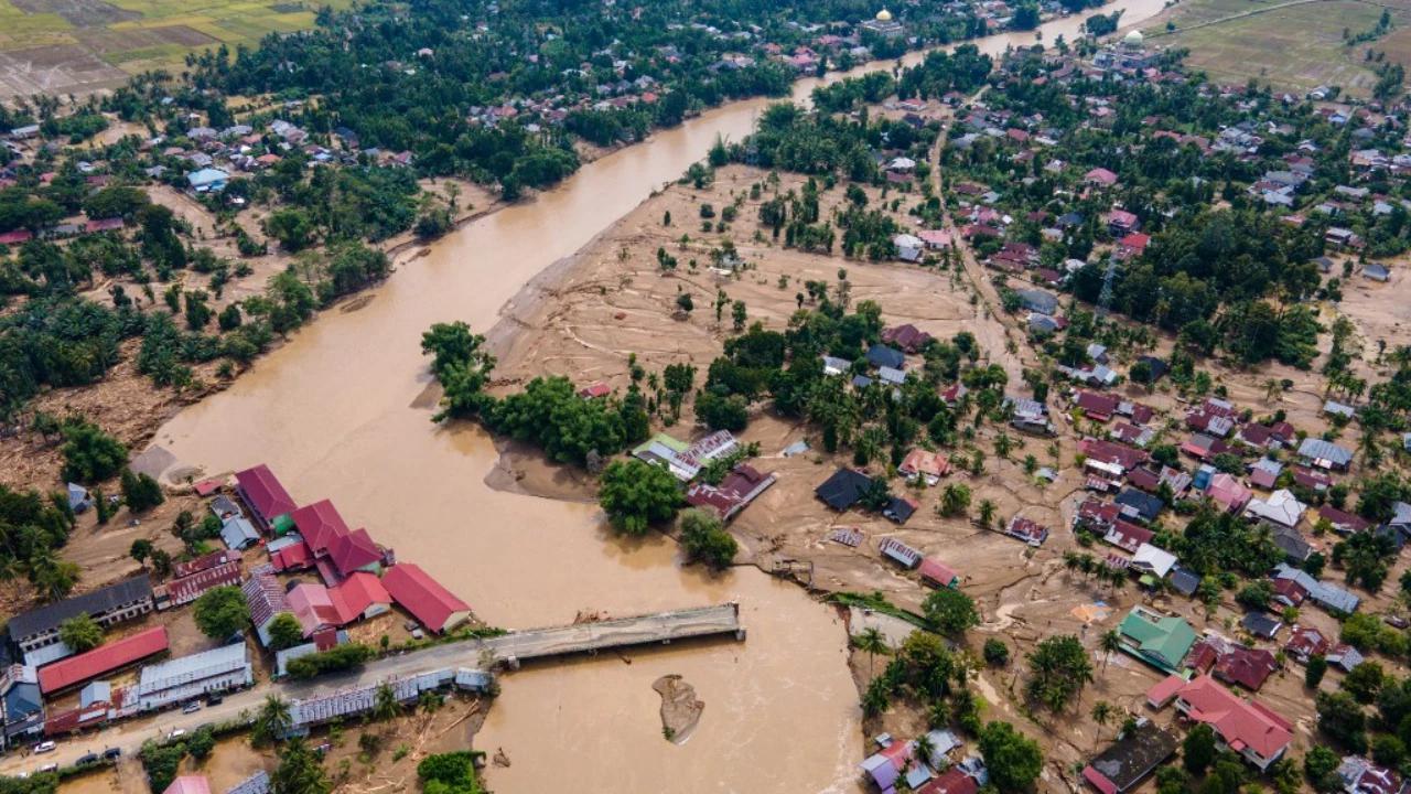 Petugas Kerahkan Motor Trail, Jangkau Daerah Terisolir di Aceh Salurkan Bantuan