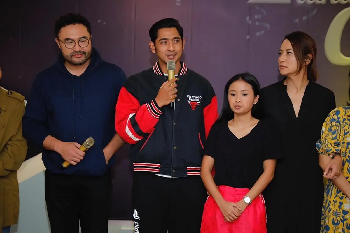 Arya Saloka dalam syukuran Ikatan Cinta (Instagram/ikatancinta.mncp)