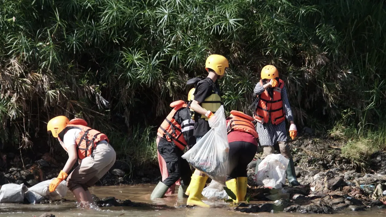 1,35 Ton Sampah Sungai Ciliwung Terkumpul dalam Sejam, Bagaimana Nasib Target Zero Waste 2030?