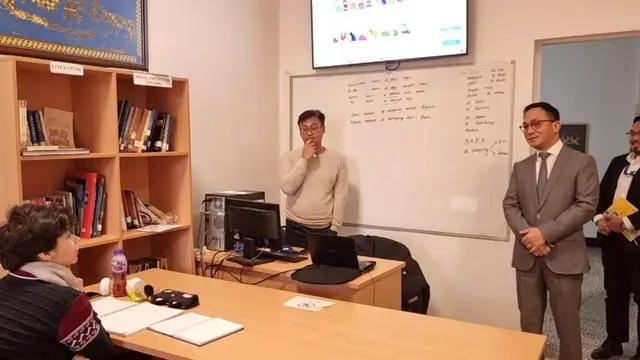 Duta Besar Iwan Bogananta di Universitas Sofia Bulgaria