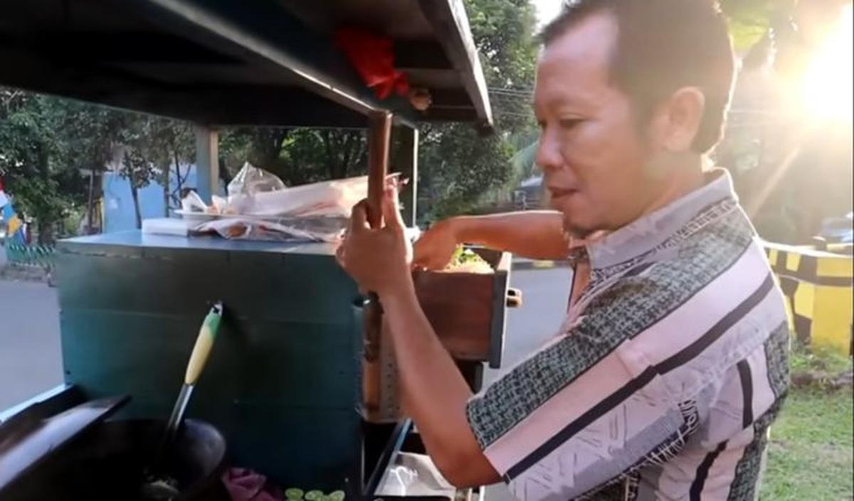 Potret Pedagang Mie Kangkung