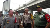 Kapolda Metro dan Pangdam Jaya Tinjau Banjir Cipinang Melayu