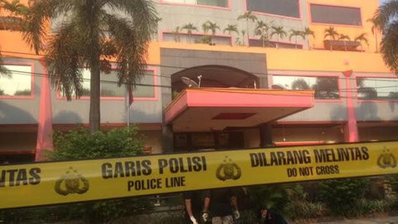 Sebelum ledakan di Duren Sawit, ada orang lempar batangan dari luar