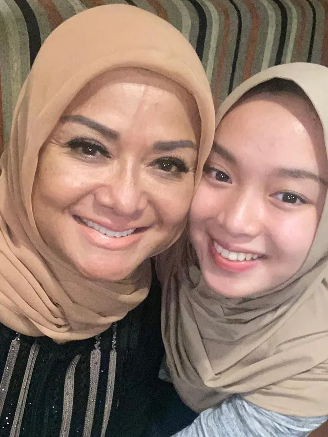 6 Potret Kebersamaan Betharia Sonata dan Nabila Rahman, Ibu dan Anak yang Kompak