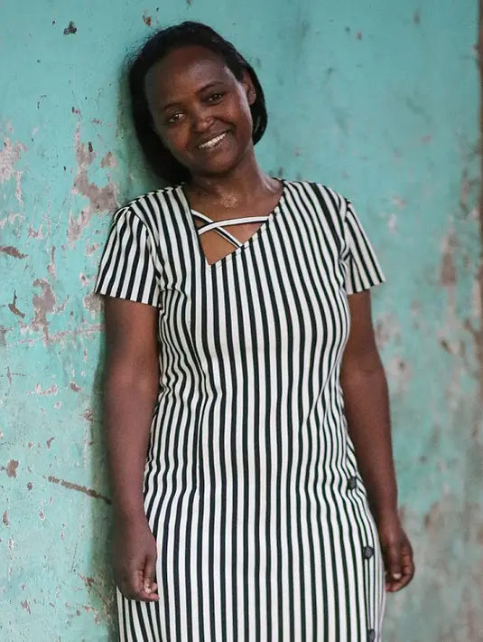 Ia pun mengatakan bahwa Angelina Jolie yang telah mengadopsi Zahara sejak berusia enam bulan lebih pantas menjadi ibu untuk anaknya itu dibandingkan dengan dirinya. Namun tak berarti rindu itu tidak ada. (doc.dailymail.com)