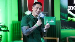 Mereka bisa merasakan pengalaman berharga ini dengan mengikuti kampanye yang diselenggarakan salah satu sponsor utama kompetisi yakni Heineken. Peserta bisa berpartisipasi dalam program berduraasi mulai 8 April 2026 hingga dua pekan ke depan. (Bola.com/Abdul Aziz)