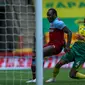 Penyerang West Ham United, Michail Antonio, menyarangkan empat gol ke gawang Norwich City. (Dok. Twitter/Premier League)