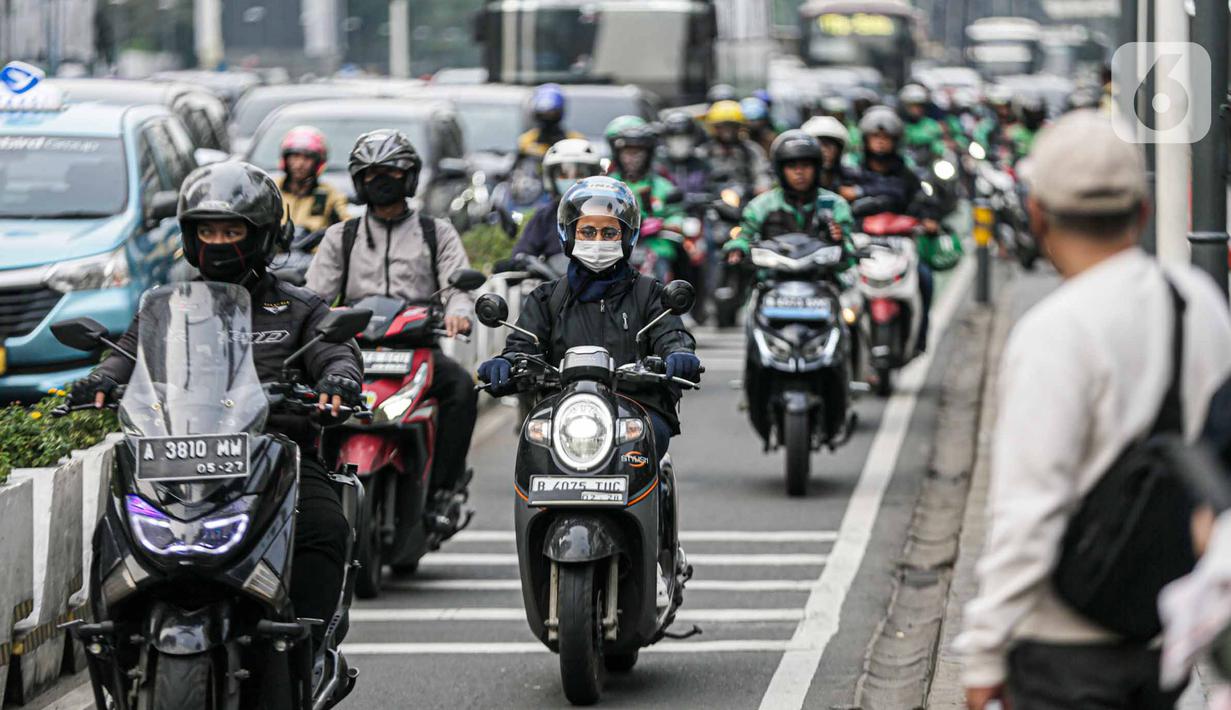 Penggunaan masker sangat dianjurkan kepada warga yang sedang mengalami sakit influenza. (Liputan6.com/Faizal Fanani)