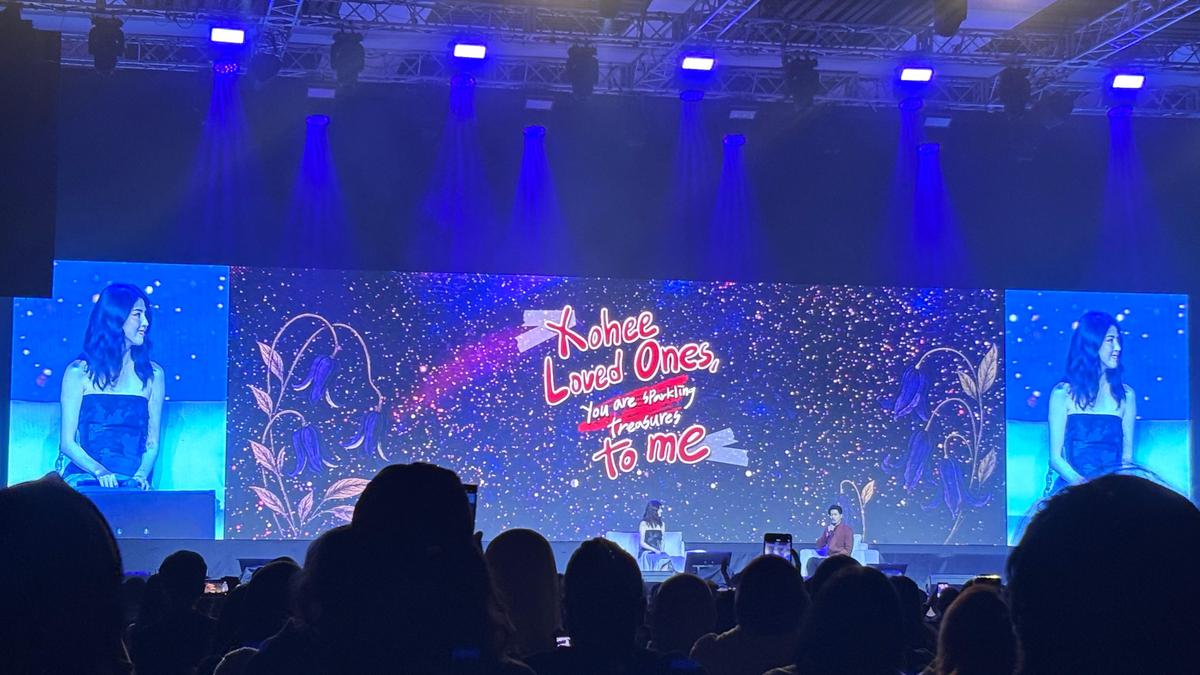 Han So Hee Ajak Penggemar Nostalgia dengan Da Kyung, Na Bi, hingga Chae Ok di Fan Meeting Jakarta