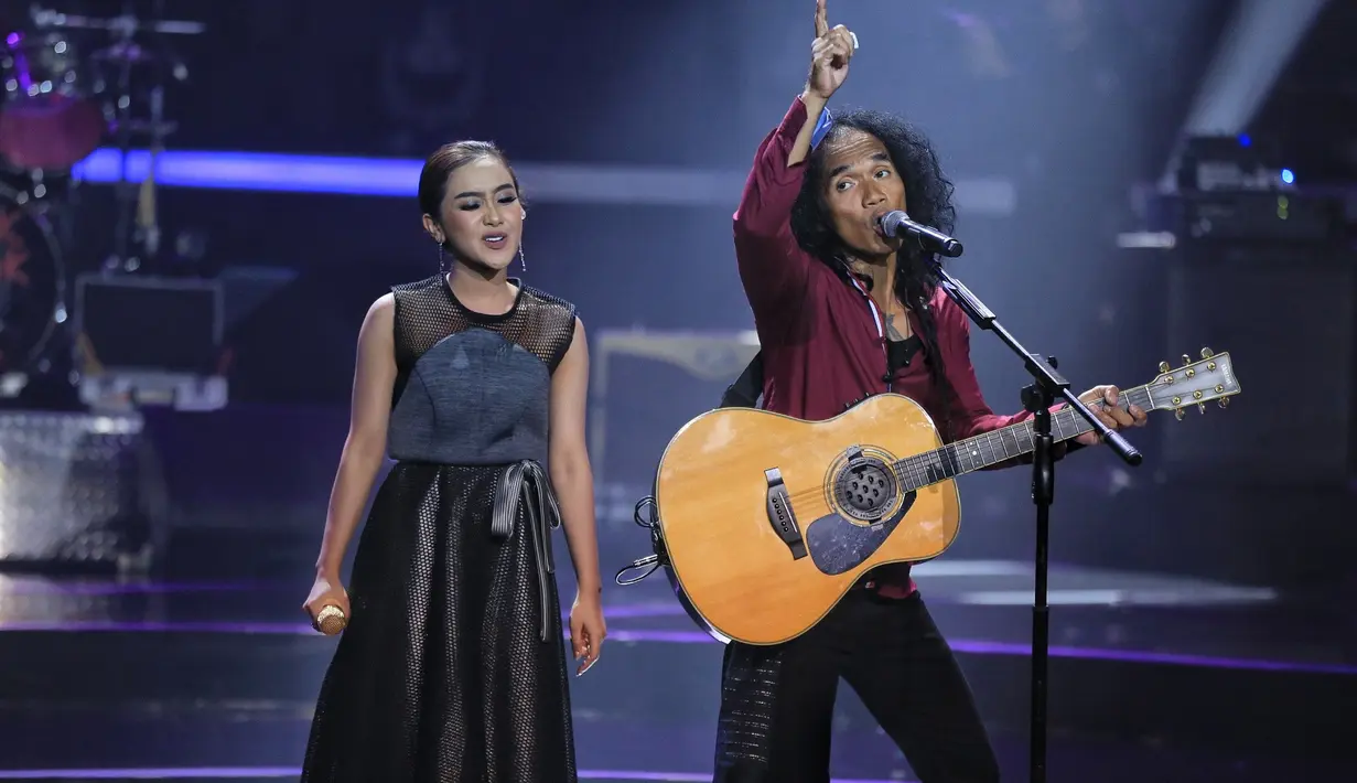 Menggelar konser di Balai Sarbini, Jakarta Selatan, Selasa (27/2/2018), Slank memulai kolaborasinya bersama Cita Citata dengan membawakan lagu andalannya yang berjudul ‘Balikin’. (Adrian Putra/Bintang.com)