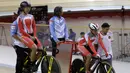 Pesepeda Indonesia bersiap tampil pada nomor Women Elite Team Sprint saat Asian Track Championship 2019 di Jakarta International Veledrome, Jakarta, Rabu (9/1). Tim Indonesia gagal meraih medali pada nomor tersebut. (Bola.com/Yoppy Renato)