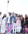 Para pemeran utama sinetron Siapa Takut Jatuh Cinta (STJC) bertemu dengan para penggemarnya di Ramayana Semper, Tanjung Priok, Jakarta Utara hari ini, Sabtu (28/4/2018). (Daniel Kampua/Bintang.com)