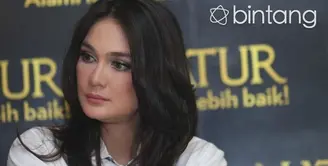 Jarang bermain di dalam film, Luna Maya ternyata sedang asyik berbisnis media online. Memiliki program sendiri, ia pun punya pengalaman ditolak oleh artis yang akan dijadikan narasumber.