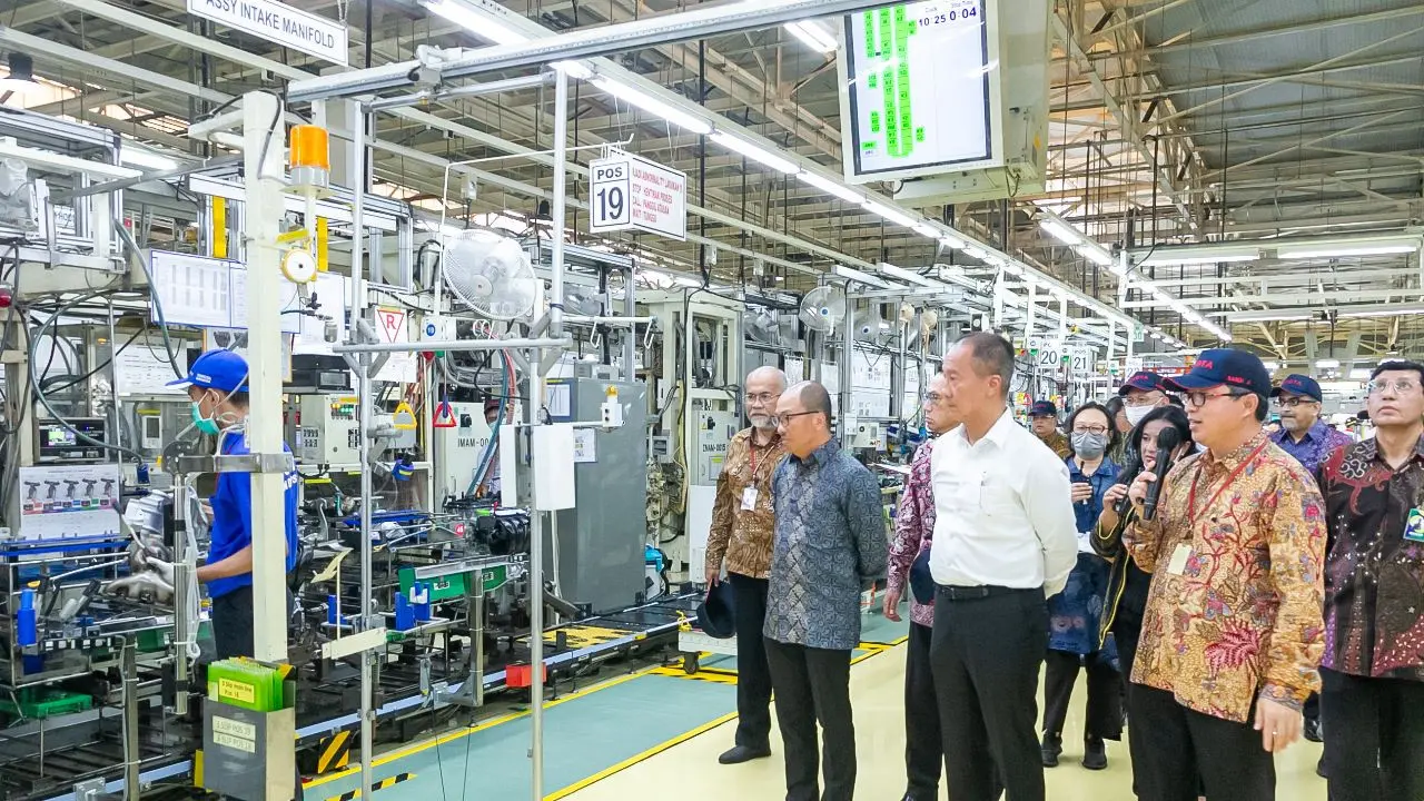 Menteri Perindustrian Agus Gumiwang Kartasasmita