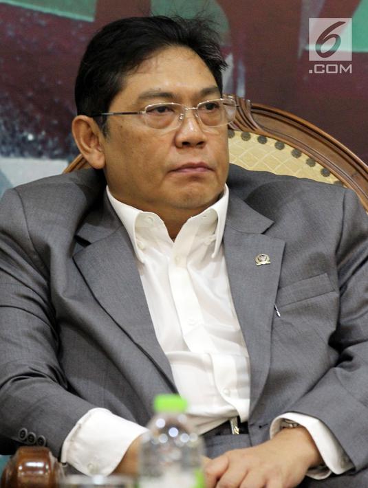 Wakil Ketua DPR RI dari Fraksi PDIP, Utut Adianto hadir  dalam diskusi Dialektika Demokrasi di Kompleks Parlemen, Senayan, Jakarta, Kamis (2/8). Diskusi tersebut membahas 'Kinerja Legislasi DPR RI'. (Liputan6.com/Johan Tallo)