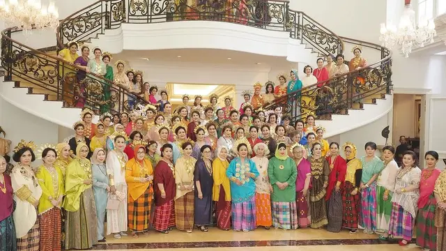 6 Potret Adu Gaya Titiek Soeharto dan Annisa Pohan Pakai Baju Bodo khas Sulawesi Selatan, Sama-sama Menawan