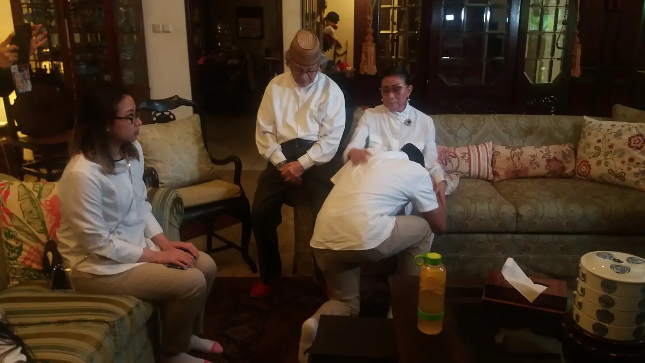 Ibunda Menangis Saat Sandiaga Uno Minta Doa Restu