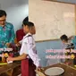 Dilarang Gondrong di Sekolah, Guru Ini Potong Rambut Muridnya Ala Barber Shop (Sumber: TikTok/@barbershopindonesia.id)