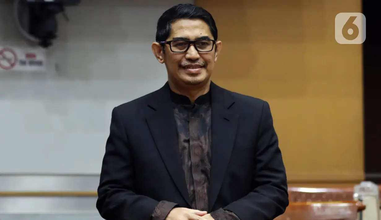 Ketua Dewas TVRI Arief Hidayat mengikuti rapat dengar pendapat dengan Komisi I DPR, Jakarta, Selasa (21/1/2020). Rapat tersebut untuk mendapat kejelasan dari Dewas TVRI tentang perkembangan penyelesaian masalah pemberhentian Dirut LPP TVRI Helmy Yahya. (Liputan6.com/Johan Tallo)