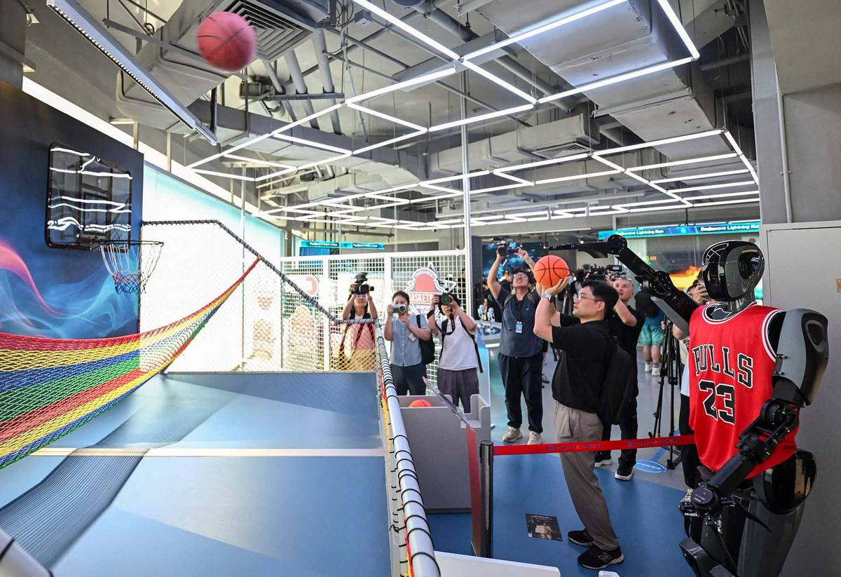 FOTO: Begini Penampakan Robot Mall Pertama Dunia di Beijing