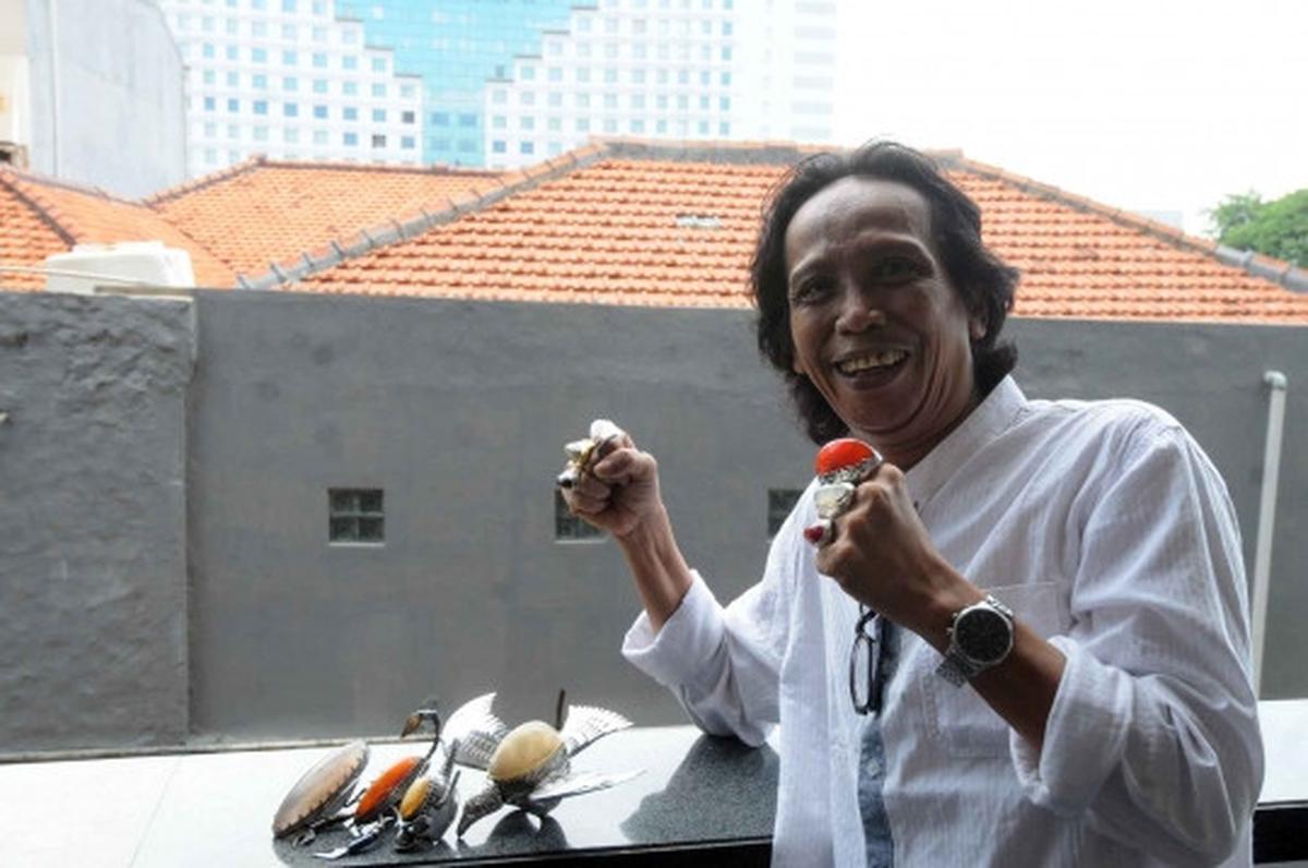 Jelang sidang tuntutan, Mandra pamer batu akik