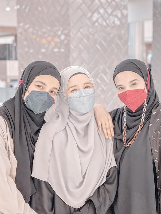 Kerinduan Laudya Cynthia Bella kepada kakak beradik ini begitu besar. Sampai-sampai ia mengunggah kebersamaan saat terakhir bertemu. (Foto: Instagram/@laudyacynthiabella)
