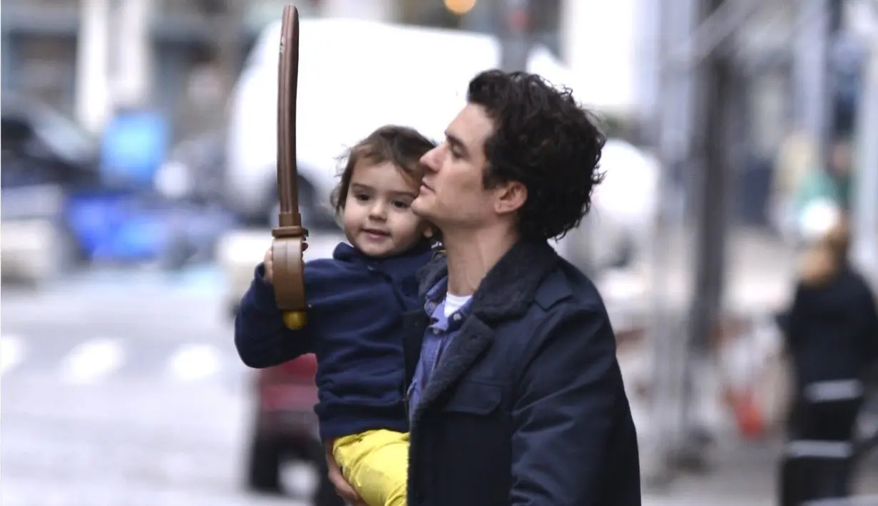 Seorang penggemar bertanya "apakah kamu ingin memiliki anak lagi?" lewat fitur baru Instagram. (YouTube)