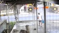 Pria di Lampung Nekat Mencuri di Depan Polres, Titip Hasil Curian ke Ambulans