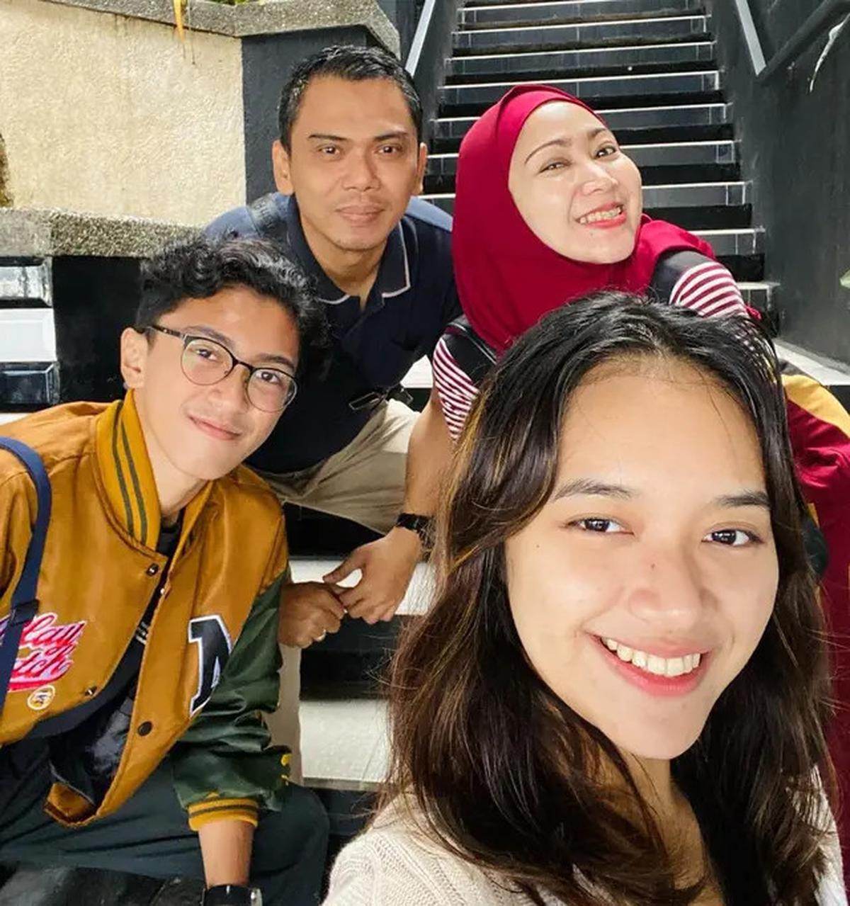 7 Potret Ira Swara Ungkap Suaminya Jadi Tukang Ojek, Tak Gengsi Ngontrak