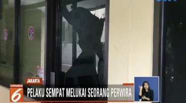 Penyerangan seorang pria bersenjata golok dan pisau babi ini terjadi Jumat dinihari tadi.