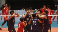 Timnas voli Indonesia takluk 1-3 dari Korea Selatan pada laga Grup E babak Delapan Besar Kejuaraan Asia 2017, di GOR Tri Dharma, Gresik, Kamis (27/7/2017). (Bola.com/Fahrizal Arnas)