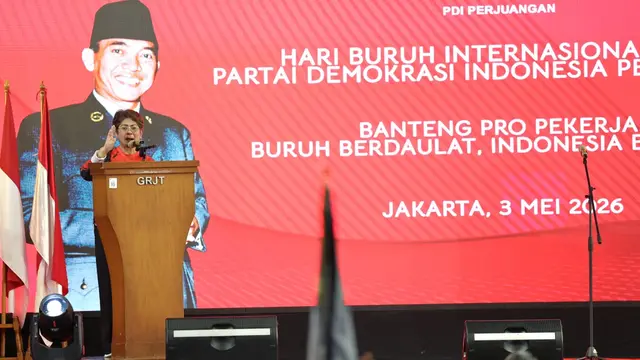Ketua DPP PDIP Bidang Tenaga Kerja dan Perlindungan Pekerja Migran Indonesia Mercy Chriesty Barends di acara peringatan Hari Buruh Internasional 2026 di GOR Otista, Jakarta Timur, Minggu (3/5/2026). (Liputan6.com/Lizsa Egeham)