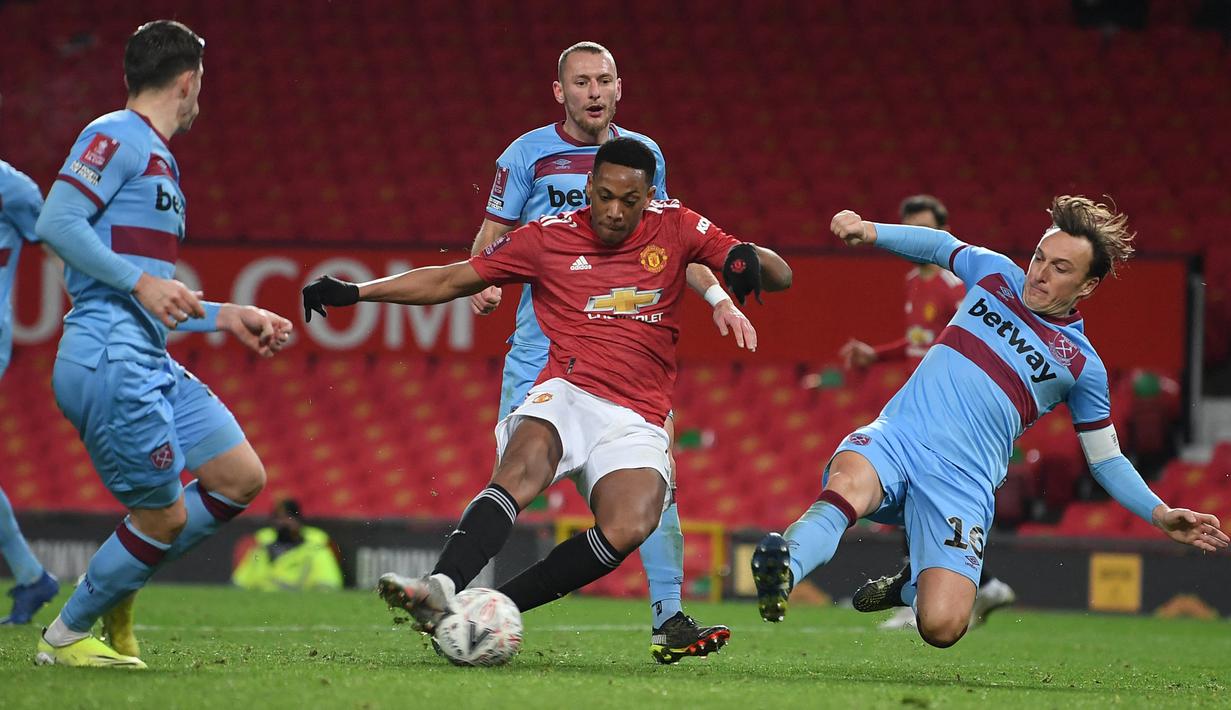 Anthony Martial. Striker berusia 25 tahun ini didatangkan Manchester United pada 2015/2016 dengan nilai 50 juta euro usai 3 musim memperkuat AS Monaco dengan mencetak 15 gol dari 70 laga. Bersama Setan Merah hingga awal musim ini telah mencetak 78 gol dari 263 laga. (AFP/Pool/Michael Regan)