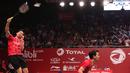 Aksi pebulutangkis ganda putra Indonesia, Mohammad Ahsan/Hendra Setiawan, saat bertanding melawan pebulutangkis Prancis, Baptiste Careme/Ronan Labar. (Bola.com/Arief Bagus)